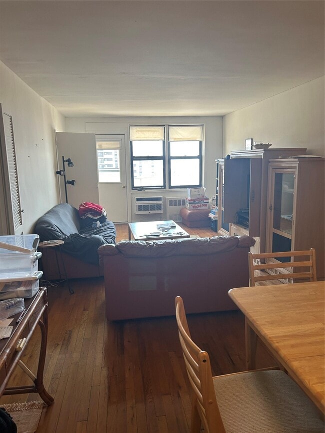 10 Monroe Blvd in Long Beach, NY - Building Photo - Building Photo