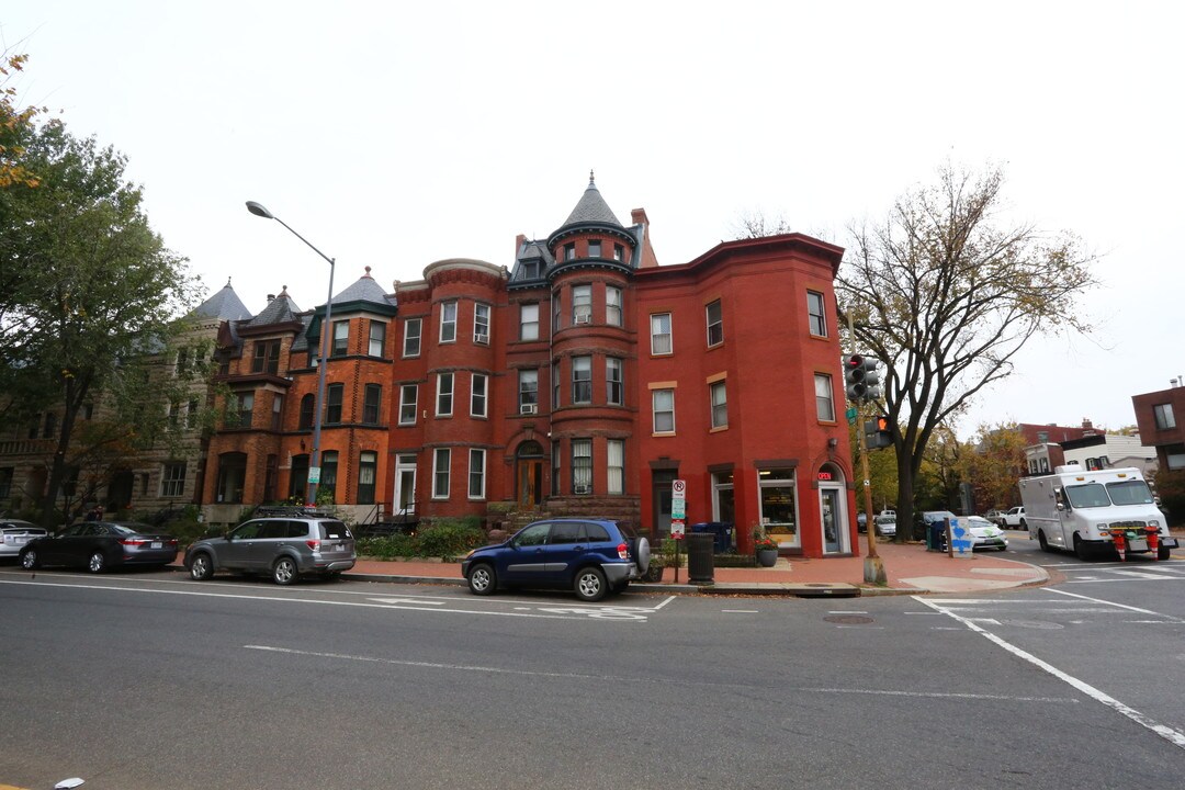 1101 E Capitol St SE in Washington, DC - Building Photo