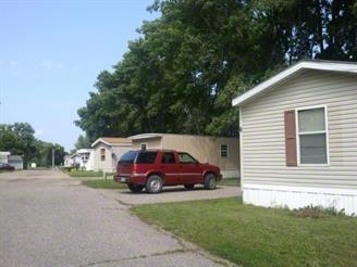 401 S Elm St in Janesville, MN - Building Photo