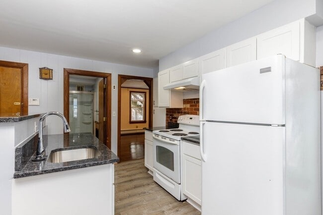 37 Vale St in Clinton, MA - Building Photo - Building Photo