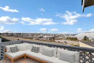 Harborview East in Tacoma, WA - Building Photo - Building Photo