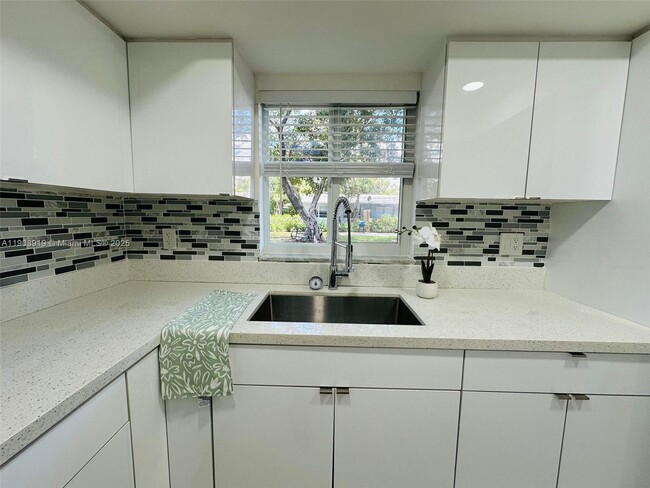 414 SE 14th St in Fort Lauderdale, FL - Building Photo - Building Photo