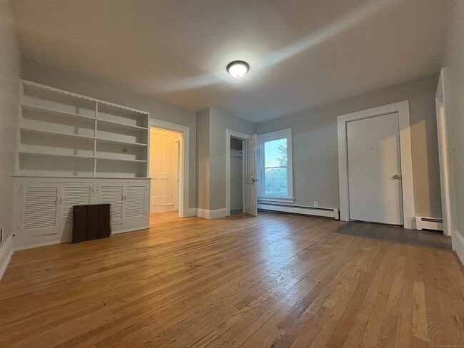 818 Pine St in Bristol, CT - Building Photo - Building Photo