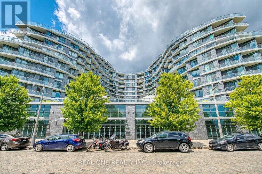 1-611 Edgewater Dr in Toronto, ON - Building Photo