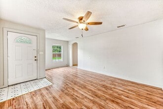 1391 N Paddock Ave in Stephenville, TX - Building Photo - Building Photo