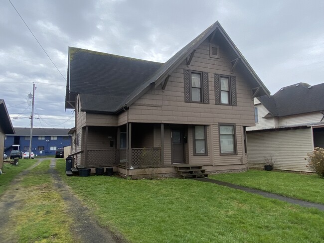 2428 Pacific Ave in Hoquiam, WA - Building Photo - Building Photo