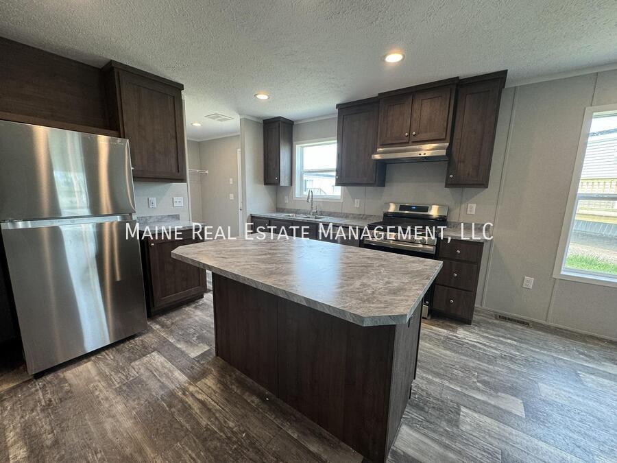 111 H St in Pittsfield, ME - Building Photo