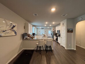 14031 Chinook Dr in Conroe, TX - Foto de edificio - Building Photo