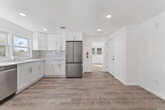 41 Hoffman St in South Hackensack, NJ - Building Photo - Building Photo