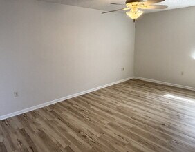 3 Lakeview Dr in Mary Esther, FL - Foto de edificio - Building Photo