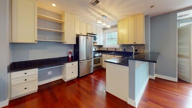 4840 MacArthur Blvd NW in Washington, DC - Foto de edificio - Building Photo