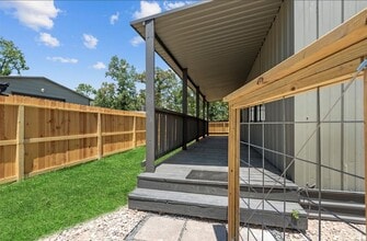 10880 Sleepy Hollow Rd in Conroe, TX - Building Photo - Building Photo