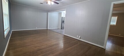 1418 N Roberson St in Conroe, TX - Building Photo - Building Photo
