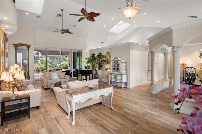 649 Bow Line Dr in Naples, FL - Foto de edificio - Building Photo