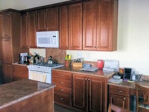 10665 Cherry Hills Dr in Cherry Valley, CA - Foto de edificio - Building Photo