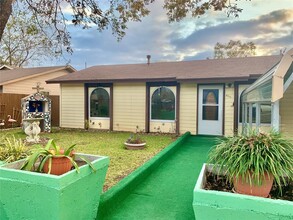 6111 Hogan Ave in Austin, TX - Building Photo - Building Photo