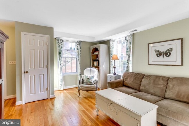 2741 S Buchanan St in Arlington, VA - Building Photo - Building Photo
