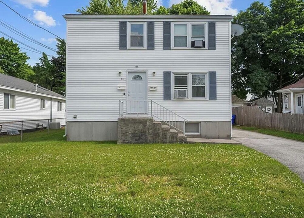 41 Dawson St, Unit 1st Floor in Pawtucket, RI - Foto de edificio