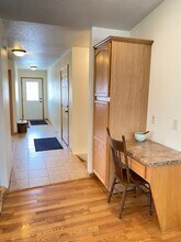 2028 Crooked Ave in Holmen, WI - Foto de edificio - Building Photo