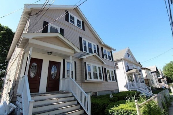 102 Varnum St, Unit 1 in Arlington, MA - Foto de edificio