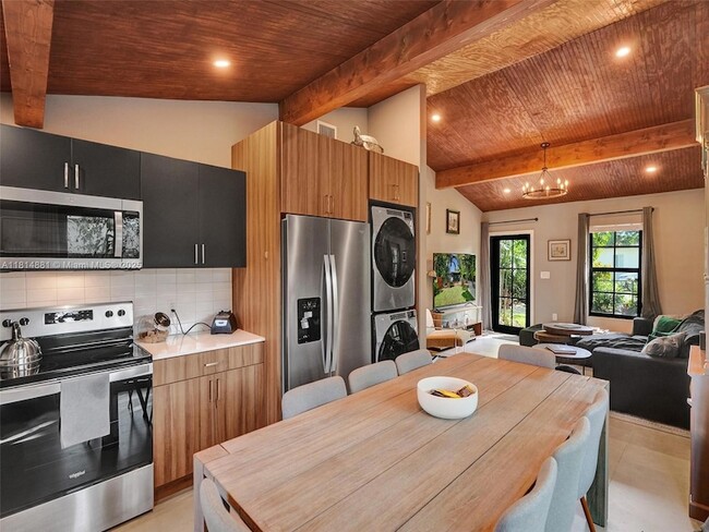 6401 SW 42nd Terrace in Miami, FL - Building Photo - Building Photo