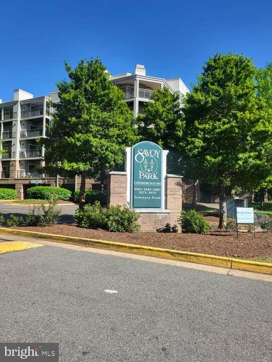 5573 Seminary Rd in Falls Church, VA - Building Photo