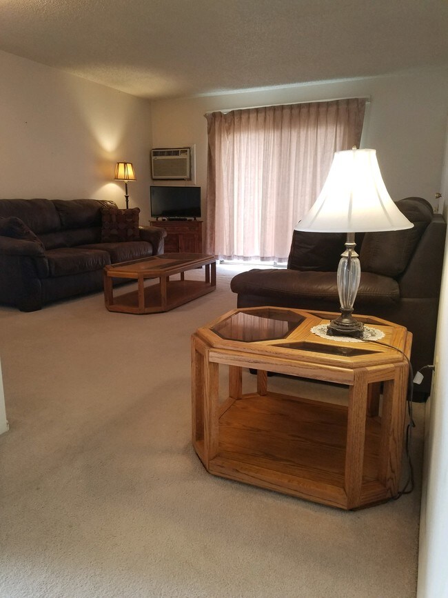 68 12th St-Unit -1 in Wheatland, WY - Foto de edificio - Building Photo