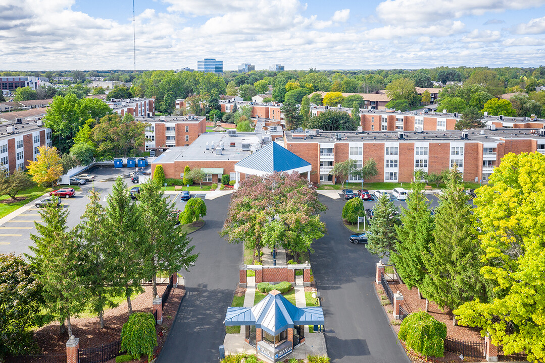 Park at Franklin Senior Living in Southfield, MI - Foto de edificio