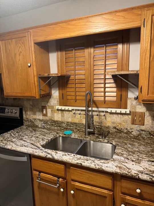 2950 Meadowlark Ln in Northport, AL - Building Photo