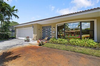 20375 NE 22nd Pl in Miami, FL - Foto de edificio - Building Photo