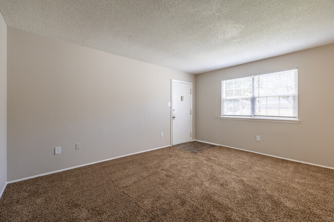 John Abbitt Apartments in Hampton, VA - Building Photo - Interior Photo