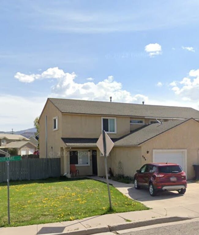 property at 996 W Greenslake Dr