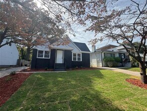 1332 Thurgood St SW in Atlanta, GA - Building Photo - Building Photo