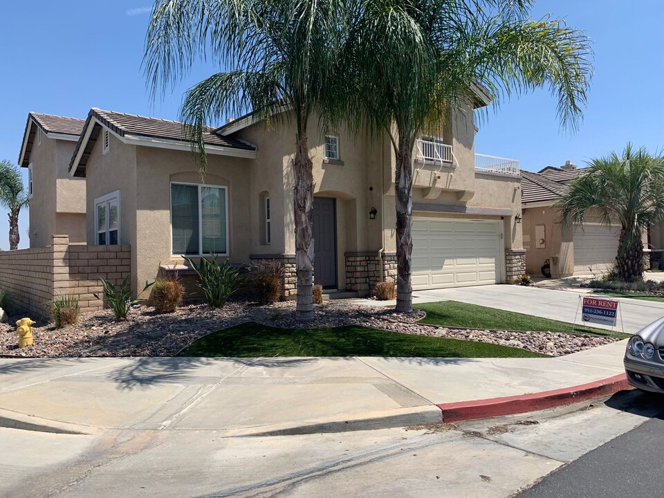 29794 Warm Sands Dr in Menifee, CA - Foto de edificio