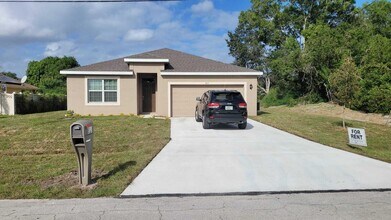 813 SW McCoy Ave in Port St. Lucie, FL - Building Photo - Building Photo