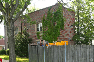 93-05 Albert Rd in Ozone Park, NY - Building Photo - Building Photo