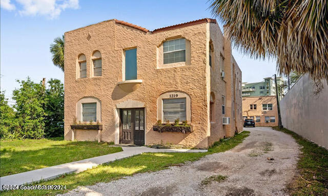 1219 E Strawbridge Ave in Melbourne, FL - Building Photo