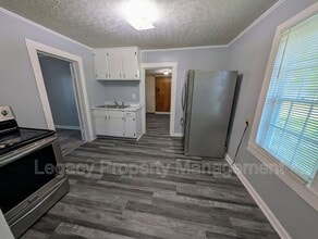 712 S Kirkman St in Liberty, NC - Building Photo - Building Photo