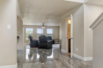 5071 Marsh Ln in Buda, TX - Building Photo - Building Photo