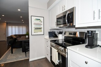 4427 1/2 MacArthur Blvd NW, Unit B in Washington, DC - Building Photo - Building Photo