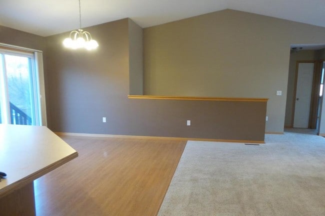 405 Highland Ridge Dr in Manhattan, KS - Building Photo - Building Photo