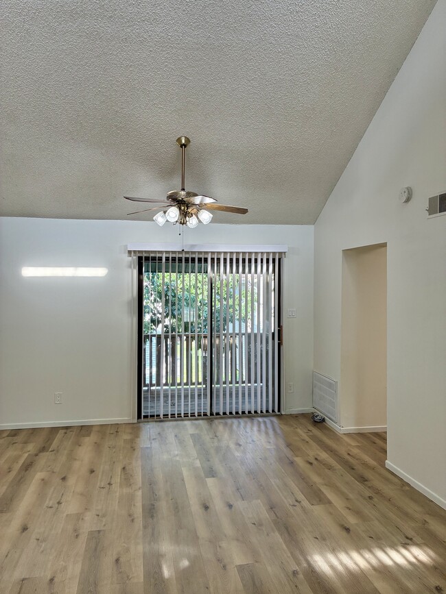 3414 SW Burnett Rd, Unit B