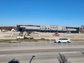 985 Mistflower Ln in Florence, KY - Building Photo - Building Photo