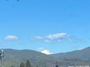 704 W 14th St in The Dalles, OR - Building Photo - Building Photo