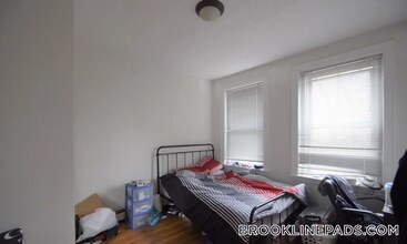 73 Thatcher St in Brookline, MA - Building Photo - Building Photo