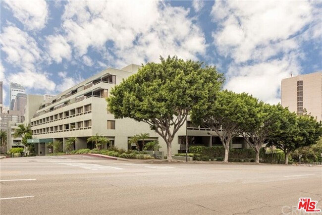 880 W 1st St, Unit 707 in Los Angeles, CA - Foto de edificio - Building Photo