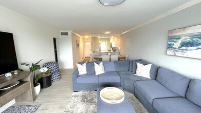 698 NE Spanish River Blvd in Boca Raton, FL - Building Photo - Building Photo