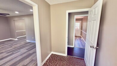 2563 Hacks Cross Rd in Memphis, TN - Building Photo - Building Photo