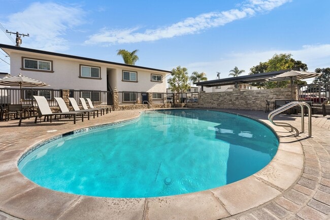Pointe Pacific Apartment Homes in Westminster, CA - Foto de edificio - Building Photo