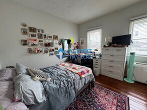 7 Munroe St, Unit 1 in Somerville, MA - Foto de edificio - Building Photo